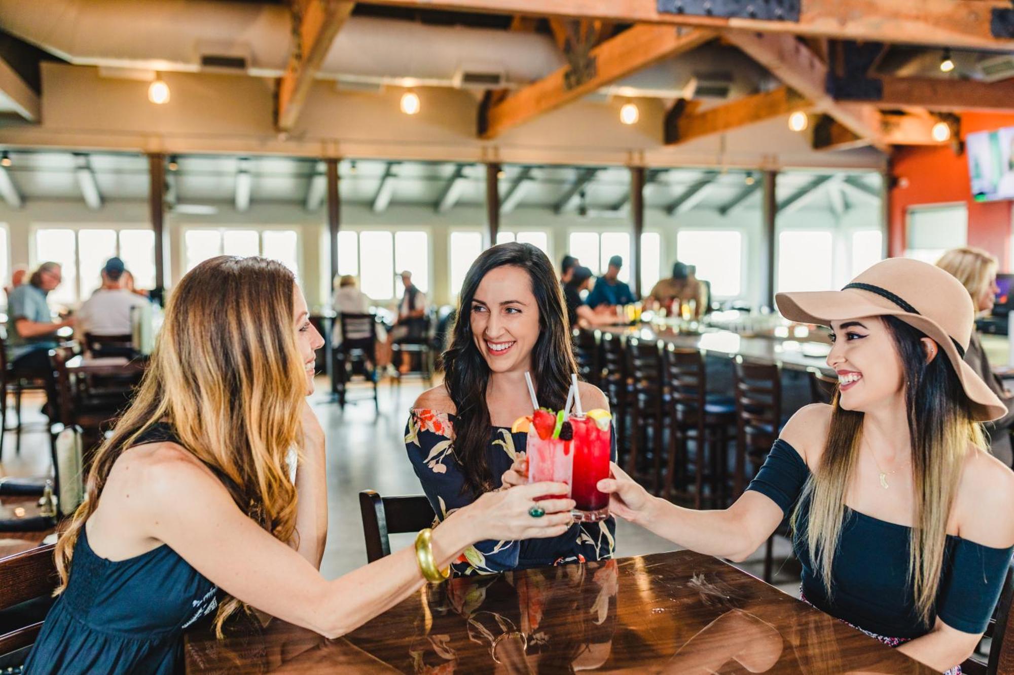 Tides Oceanview Inn And Cottages ピズモ・ビーチ エクステリア 写真
