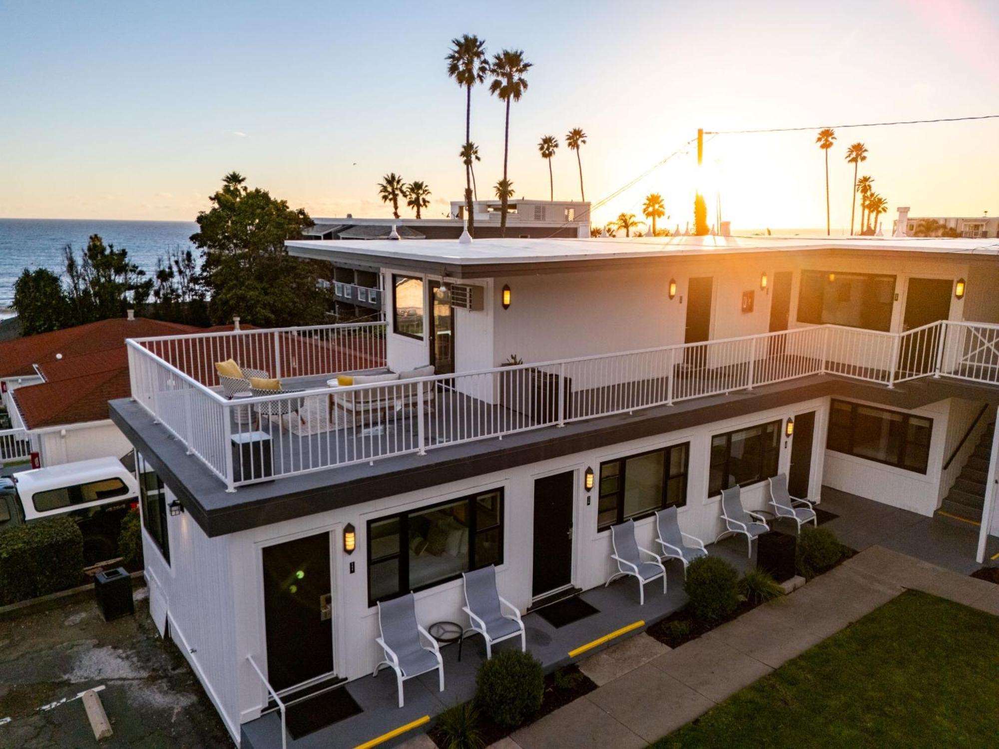 Tides Oceanview Inn And Cottages ピズモ・ビーチ エクステリア 写真