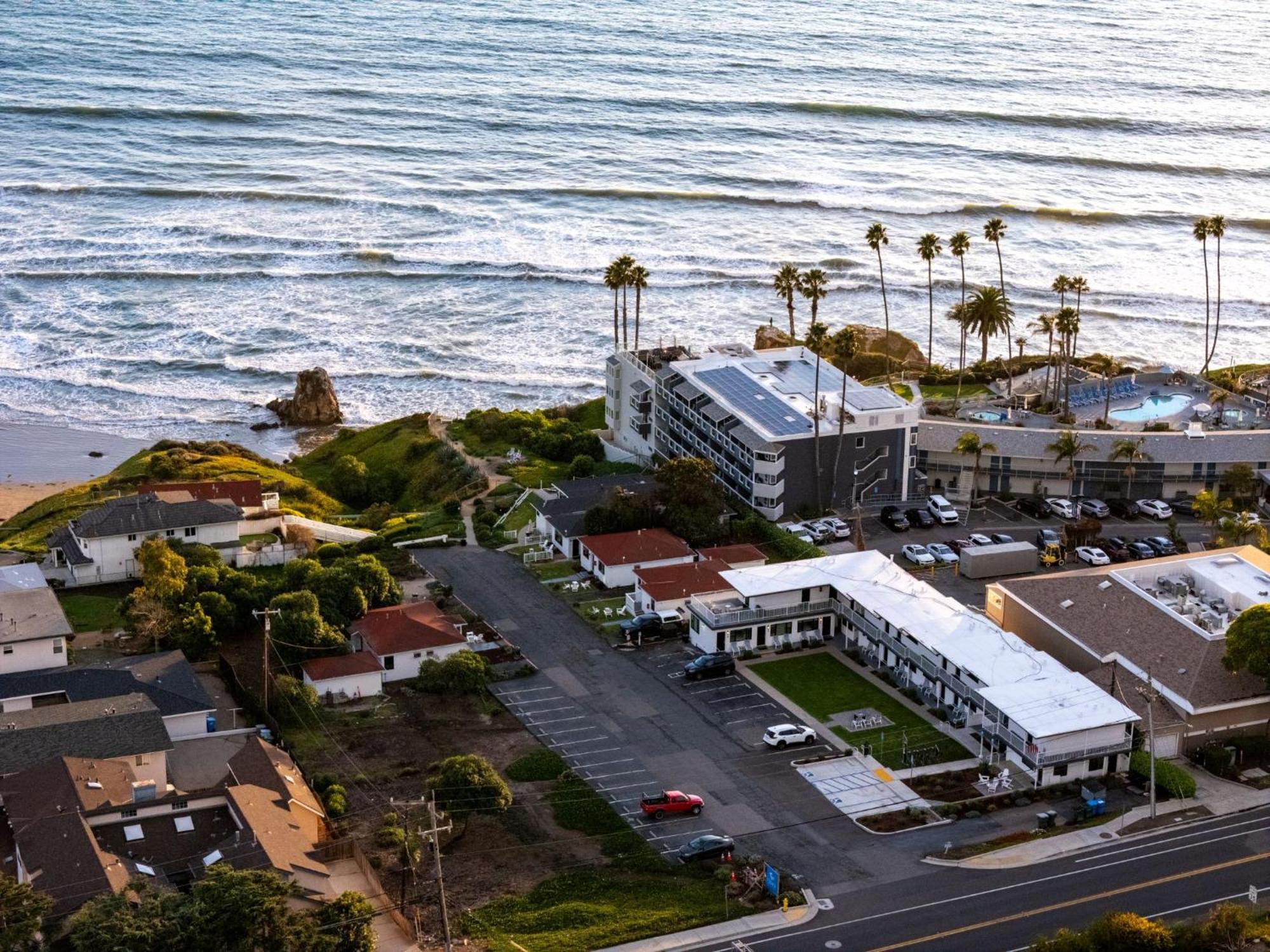 Tides Oceanview Inn And Cottages ピズモ・ビーチ エクステリア 写真