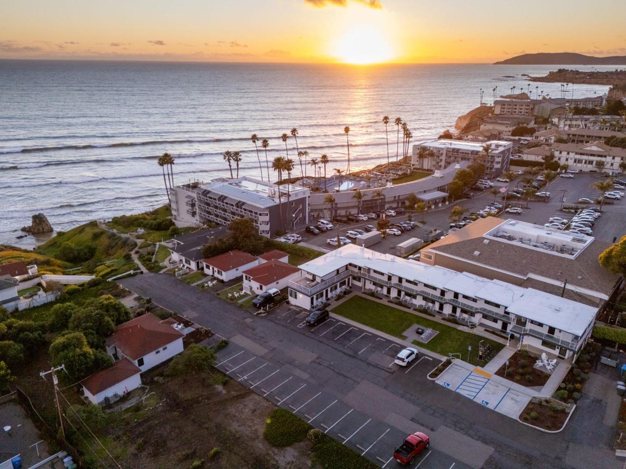 Tides Oceanview Inn And Cottages ピズモ・ビーチ エクステリア 写真