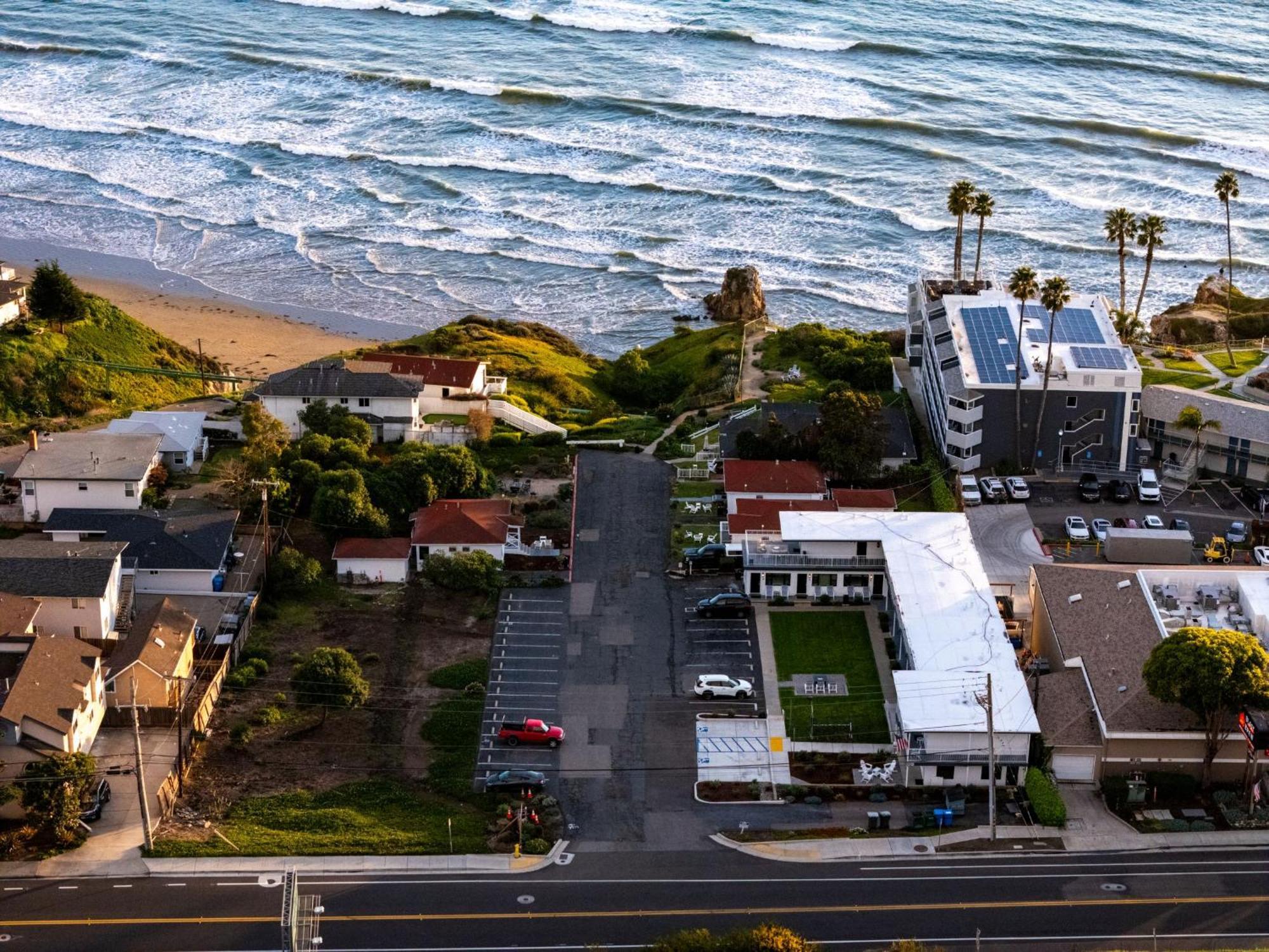 Tides Oceanview Inn And Cottages ピズモ・ビーチ エクステリア 写真